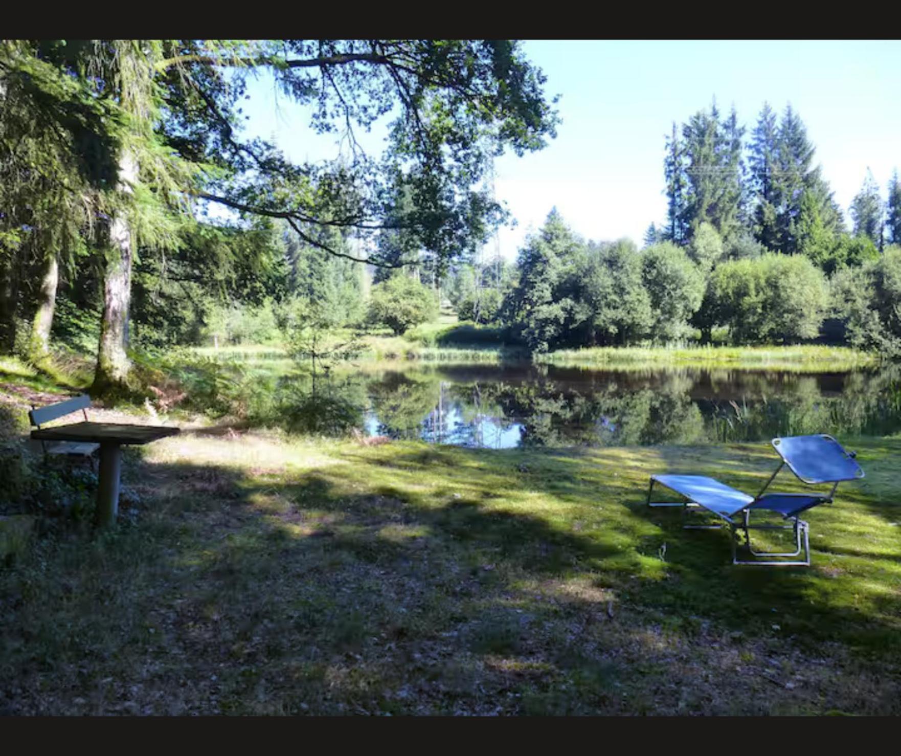 Cabane Limousine Au Bord D'Un Etang Bonnac-la-Cote Exterior photo